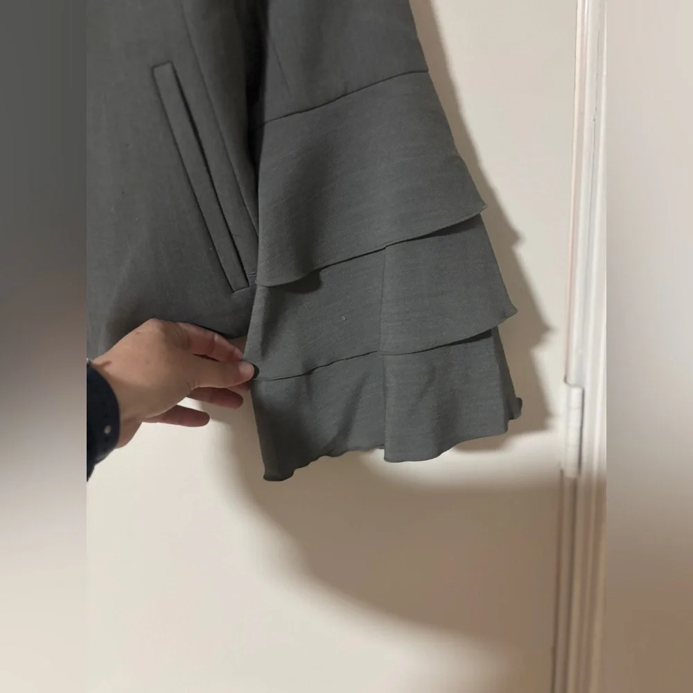 Banana Republic Gray Ruffle-Sleeve Zip Jacket Sz 2 - Picture 3 of 6